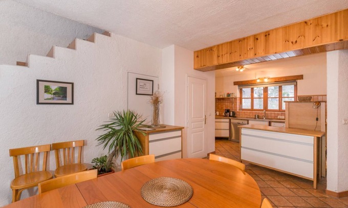 Bovec Chalet De Esquí | Mala Vas Chalet en Bovec es un espacioso apartamento de 6 habitaciones con capacidad para 12 personas.