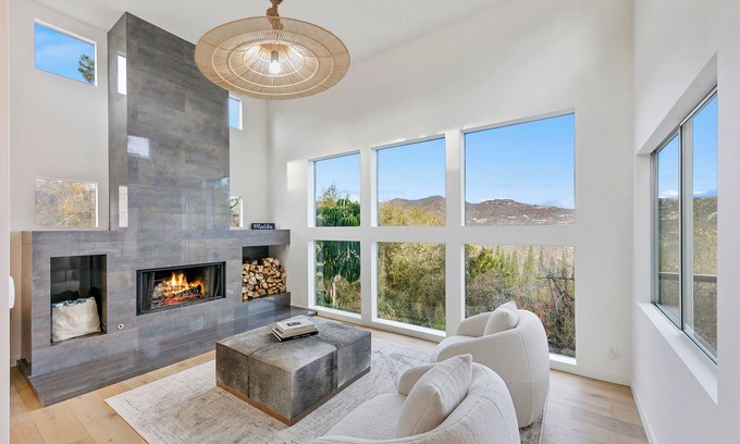 Malibu Casa | Malibu Beach and Mountain Retreat with Hot Tub