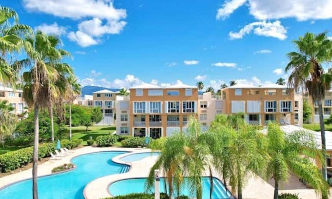 Urbanizacion Santiago Apartamento | Malibu Beach Penthouse Steps to Beach & Pool