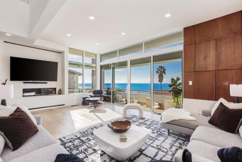 Eastern Malibu Casa | Malibu Breeze - hot tub, ocean view, steps to beach