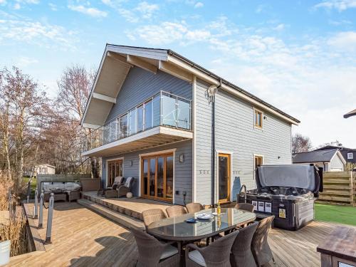 Stamford Casa | Malibu Lakehouse