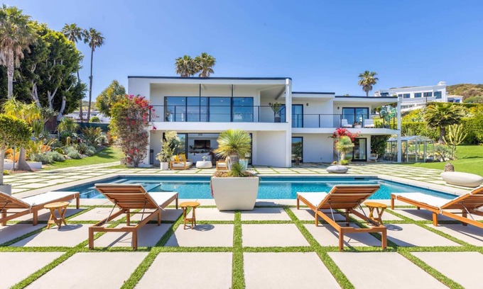 Central Malibu Casa | Malibu Luxury 4 BR Home w Pool and Ocean Views