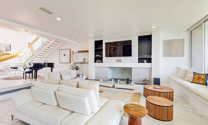 Malibu Casa | Malibu Miles Beach Estate | Zen Oceanfront Masterpiece | Chefs Kitchen
