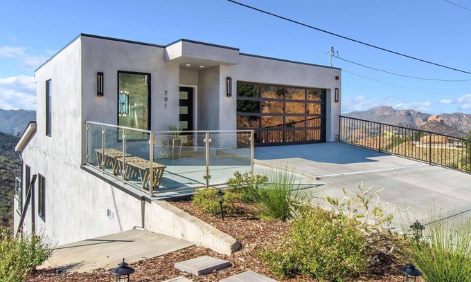Malibu Casa | Malibu Sunset: Live well, relax, and enjoy life