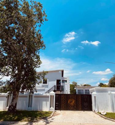 Newcastle Casa | MalkhonGuesthouse
