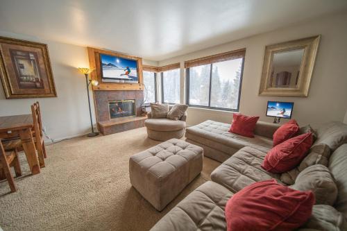 Lakeside Village Casa | Mall 1421 by SummitCove Lodging