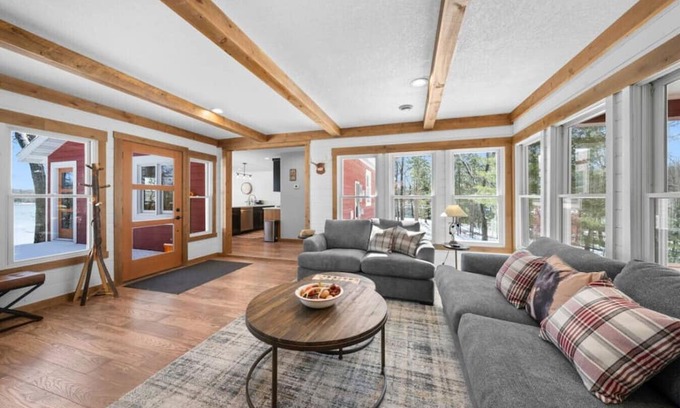Webster Cabina | Mallard Lake Retreat 3 king beds quiet lux cabin