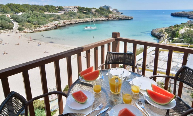 Cala Marcal Apartamento | Mallorca Apartamento familiar en primera línea de playa con terraza