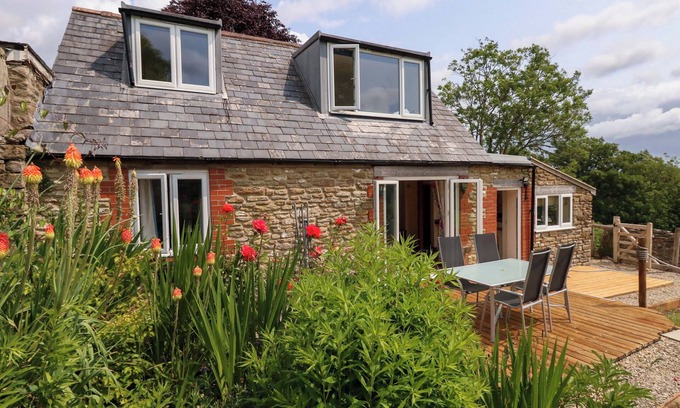 Yetminster Cabaña | MALLOWS BYRE, with a garden in Yetminster