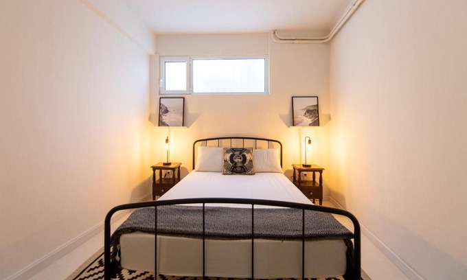 Aigio Apartamento | Malvina's Dream 2. Lower Ground Renovated Getaway