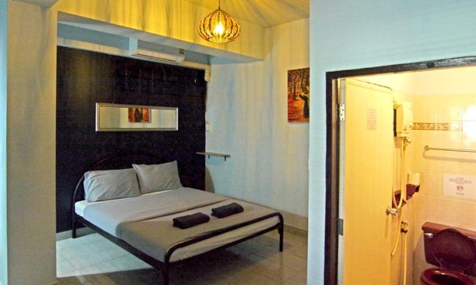 Wat Sam Phraya Casa | Mam's House Khaosan