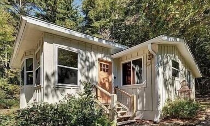 Lake Sequoyah Casa | Mama Bear's Cottage, Pond,Firepit & Great Wifi