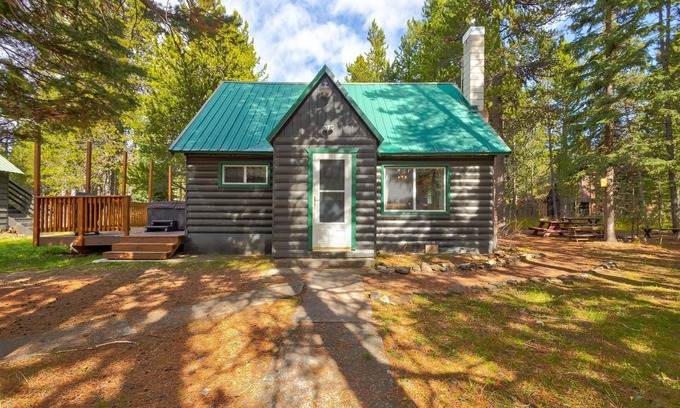 Island Park Cabina | Mama Bear's Kozy Kabin Nestled in Beautiful Island Park, Idaho