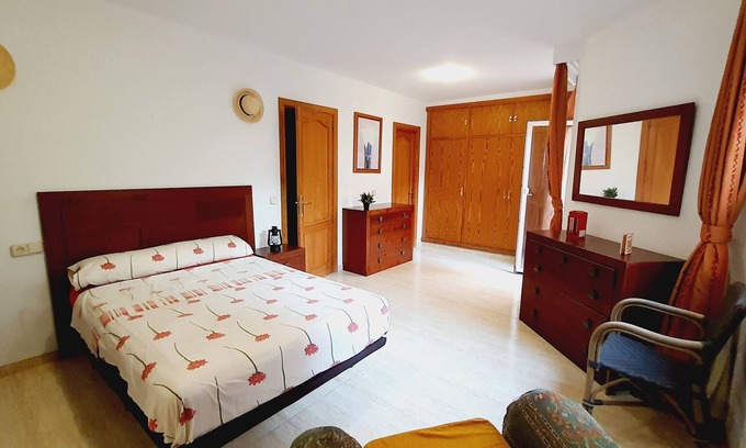 El Arenal Casa | Mama Conchi BNB Casa para grupos de 5 Personas con terraza compartida, jardín privado y Wi-Fi
