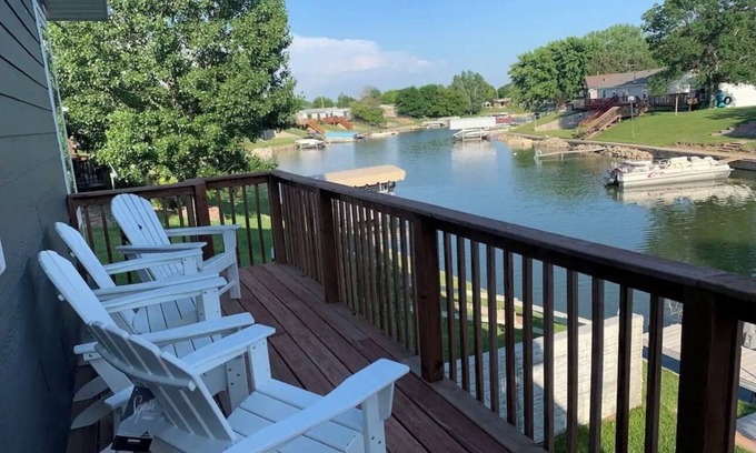 Elwood Casa | Mama Jen's NEWLY BUILT Lake Front Home at Johnson Lake, Nebraska