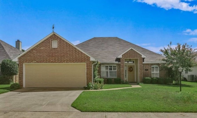 Shreveport Casa | Mama’s House - Gated- Short Term / Long Term Stays