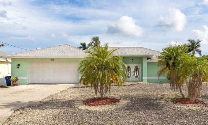 Manatee Bay Casa | Manatee Bay Serenity ​​​​​​Beautifully appointed 3 bedroom 2 bath, waterfront pool home in St. James City, Florida!