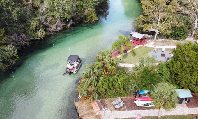 Weeki Wachee Gardens Casa | Manatee Cove Compound Retreat Star5Vacations