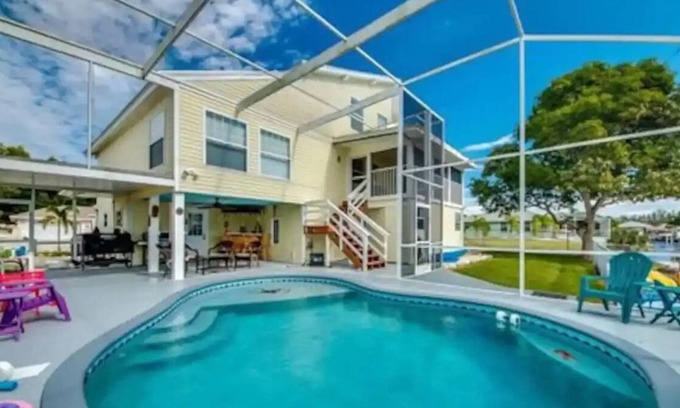 Manatee Bay Casa | Manatee House Tropical Retreat *ONLY BOOKING FOR CONTRACTORS AT THIS TIME*