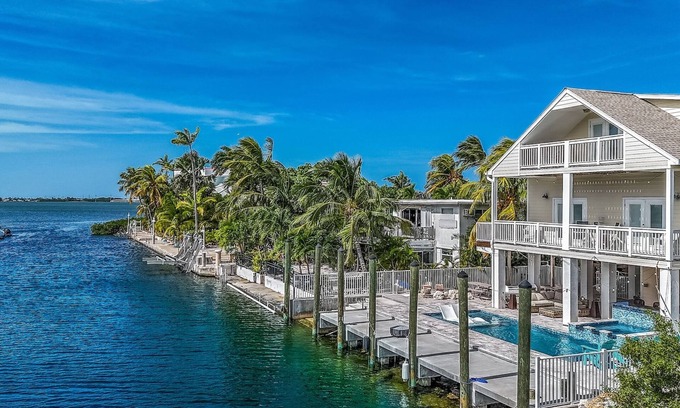 Big Pine Key Casa | Manatee Watch | Gorgeous pool, 5 bedrooms, easy ocean access on Big Pine Key