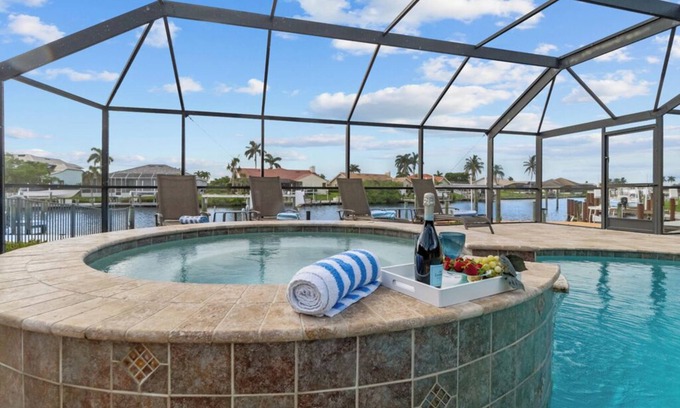 Shell Point Casa | Manatees & Memories, - your luxurious waterfront escape in Fort Myers!