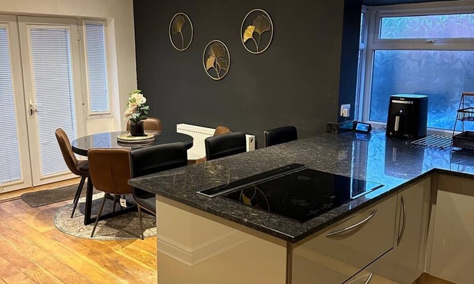 Walkden Casa | Manchester Retreat with 3 Bedrooms