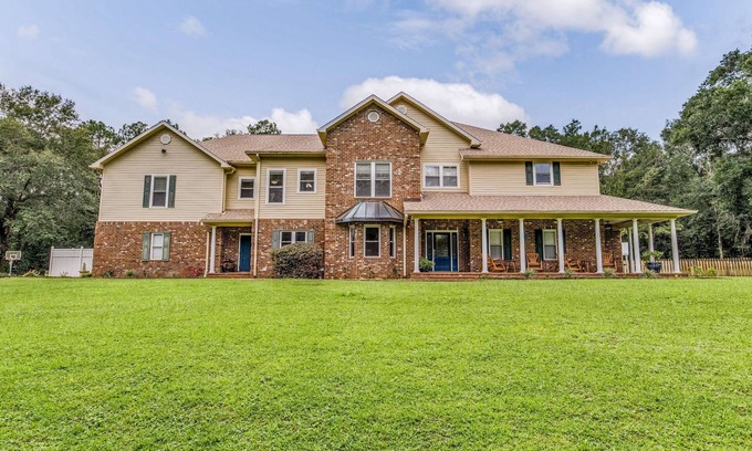 Beulah Casa | Mandala House, Sleeps 30, Private 9BR, 8000SF w/ Pool, Jacuzzi and event space
