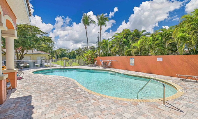 Iona Condominio | Mandolin Bay First Floor Condo with Garage