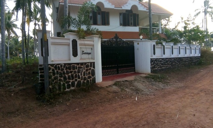Thiruvananthapuram Villa | Gestionado y mantenido por una pareja británica. Planta baja de una hermosa Villa.