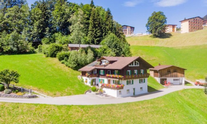 Bartholomaeberg Apartamento | Mangeng by Interhome