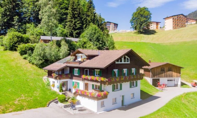 Bartholomaeberg Apartamento | Mangeng by Interhome