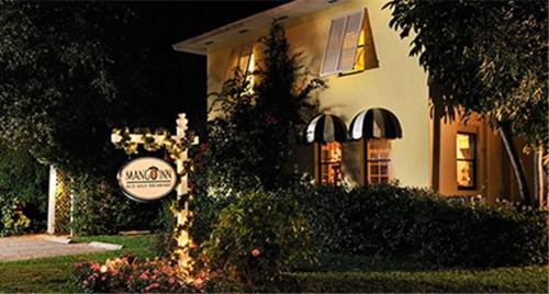 Parrot Cove Cama Y Desayuno | Mango Inn Bed and Breakfast