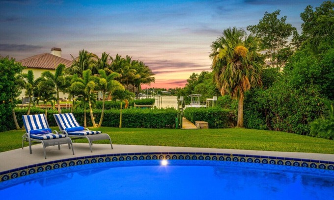 Tequesta Casa | Mangrove Cove - Waterfront on the Lox! Heated Pool, Putt-Putt, Kayaks