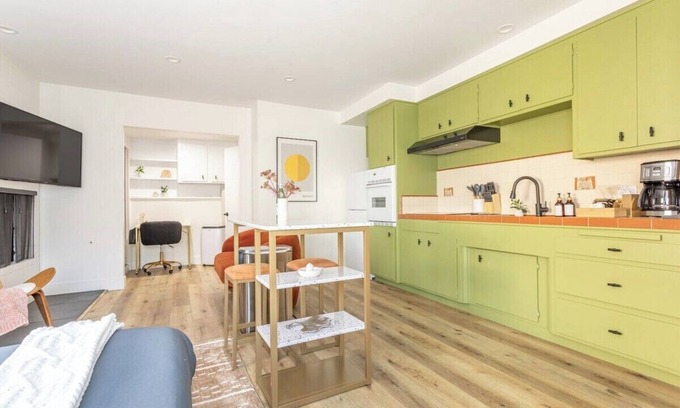 El Porto Apartamento | Manhattan Beach Retreat - Patio & Parking Steps Away