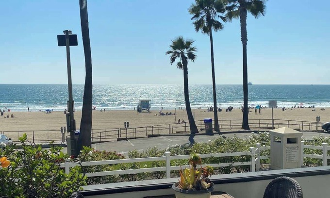 El Porto Apartamento | Manhattan Beach Beachfront Charming On The Strand