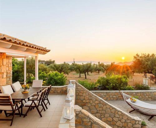 Riglia Casa | Mani's Aura Seaside - Paradise Villa With Garden