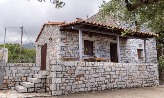 Omales Casa | Mani Sea & Stone House, Sea Views & Authentic Charm