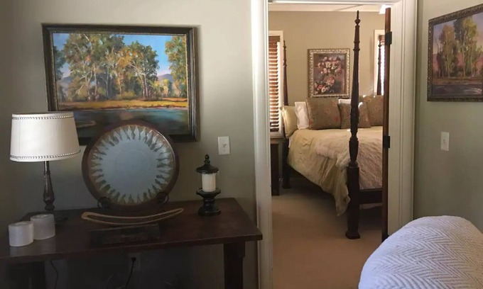 Madison Casa | Mannsdale Manor Guest Suite