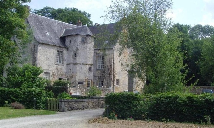 Laval Casa | Manoir de Rouessé