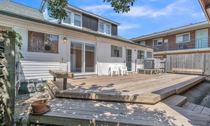 Willoughby Spit Cabaña | Manor and Mutts #1 (4-Bedroom Cottage) - Pets Allowed by RedAwning