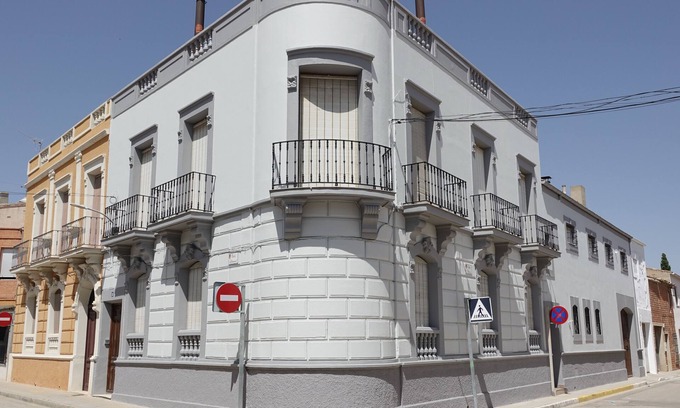 Madrigueras Casa | Casa CG, casa señorial de 1900, actualizada con todas las comodidades de hoy.
