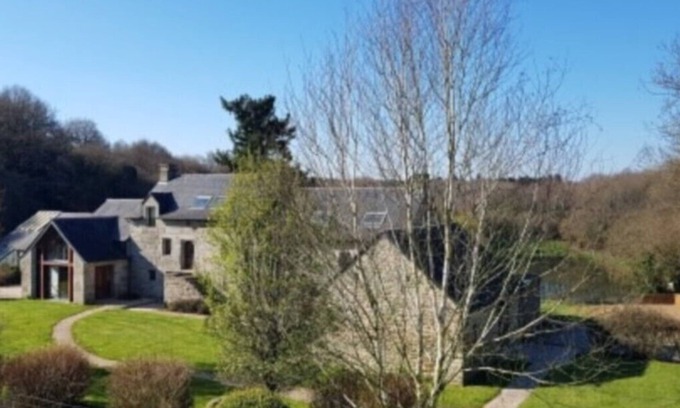 Plounevez-Quintin Casa | Manor house on private estate with heated indoor pool