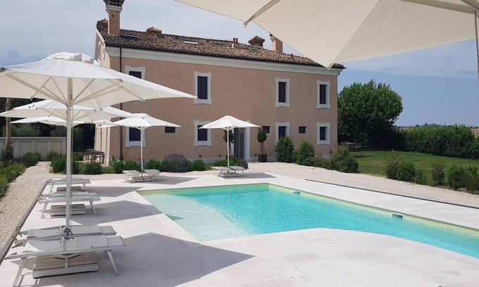 Monsano Apartamento | Casa en Marche con piscina y vistas al mar