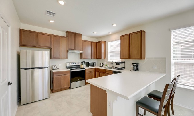 Manor Casa | Manor Vacation Rental w/ Yard: 17 Mi to Austin!