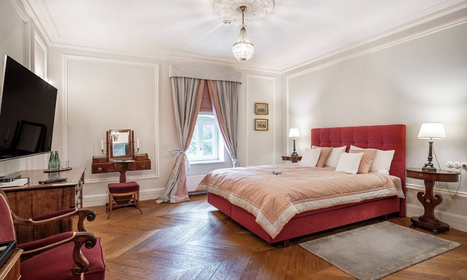 Nowe Warpno Cama Y Desayuno | Manowce Palace - Suite with Garden View (Room 16)