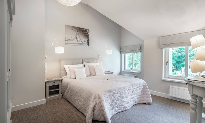 Nowe Warpno Cama Y Desayuno | Manowce Palace - Triple Room with Lake View (Room 4)
