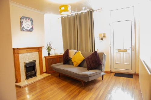 Skegby Apartamento | Mansfield House - Sleeps 10, Free Parking, WiFi - Weekly & Monthly Stay Deals!