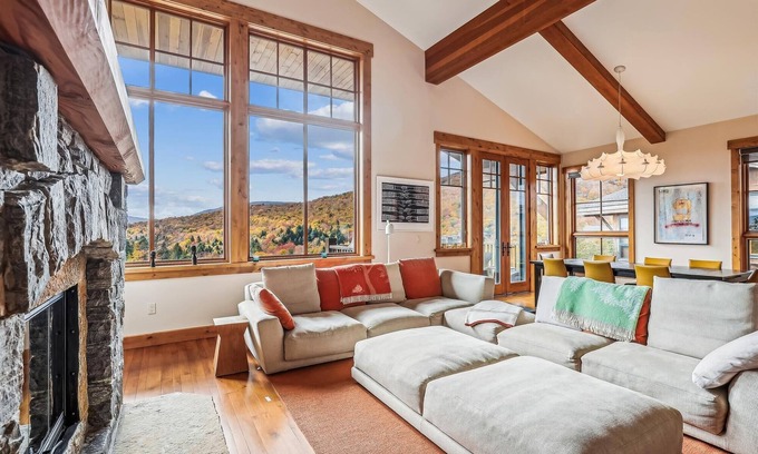 Stowe Area Casa | Mansfield Mountain Retreat: 4 br ski-in/ski-out, fireplace, free ski shuttle, a/c, decks!