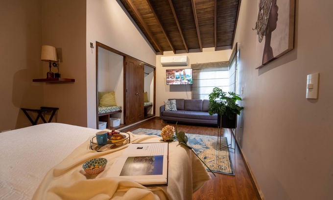 El Tesoro Casa | Mansión BR Villa con Piscina + Jacuzzi a 6 min de Provenza Medellín.