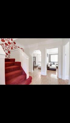 Luton Casa | Mansion 8 bedrooms in Private Gated Ave Huge garden Hot tub FREE SAUNA up to 23